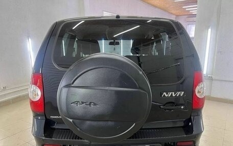 Chevrolet Niva I рестайлинг, 2018 год, 877 000 рублей, 6 фотография