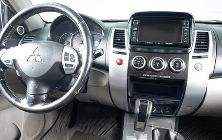 Mitsubishi Pajero Sport II рестайлинг, 2013 год, 2 099 000 рублей, 8 фотография