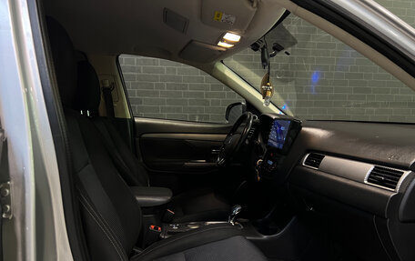 Mitsubishi Outlander III рестайлинг 3, 2016 год, 1 580 000 рублей, 9 фотография