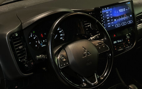 Mitsubishi Outlander III рестайлинг 3, 2016 год, 1 580 000 рублей, 8 фотография