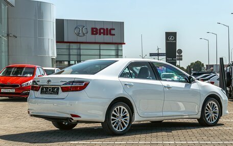 Toyota Camry, 2017 год, 1 995 000 рублей, 6 фотография