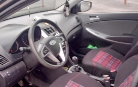 Hyundai Solaris II рестайлинг, 2014 год, 850 000 рублей, 5 фотография