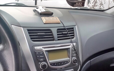 Hyundai Solaris II рестайлинг, 2014 год, 850 000 рублей, 8 фотография