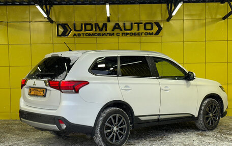 Mitsubishi Outlander III рестайлинг 3, 2015 год, 1 649 000 рублей, 5 фотография