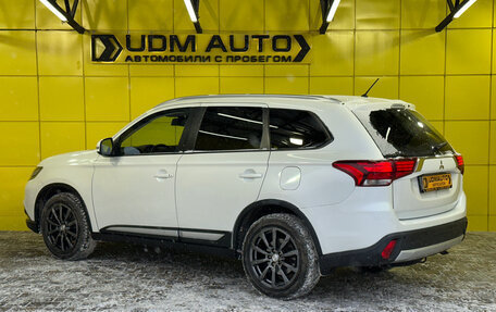 Mitsubishi Outlander III рестайлинг 3, 2015 год, 1 649 000 рублей, 7 фотография