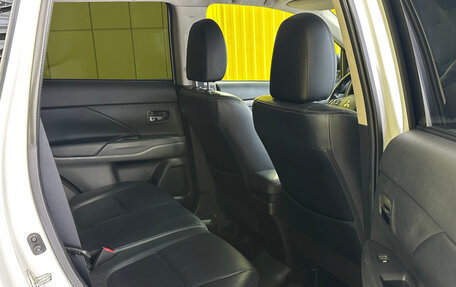 Mitsubishi Outlander III рестайлинг 3, 2015 год, 1 649 000 рублей, 23 фотография