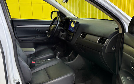 Mitsubishi Outlander III рестайлинг 3, 2015 год, 1 649 000 рублей, 22 фотография