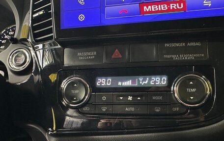 Mitsubishi Outlander III рестайлинг 3, 2015 год, 1 649 000 рублей, 18 фотография