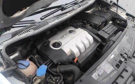 Volkswagen Touran III, 2006 год, 750 000 рублей, 7 фотография