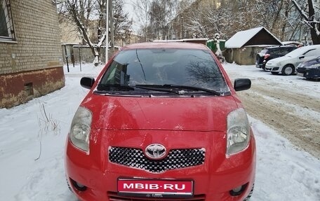 Toyota Yaris III рестайлинг, 2007 год, 470 000 рублей, 1 фотография