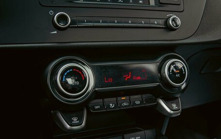 KIA Rio IV, 2022 год, 1 595 000 рублей, 15 фотография