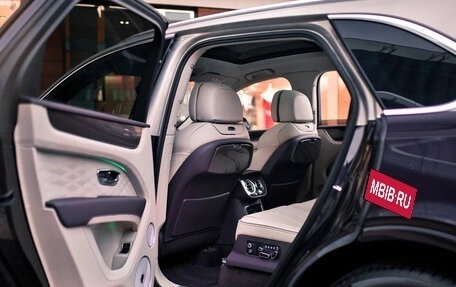 Bentley Bentayga I, 2024 год, 42 300 000 рублей, 9 фотография