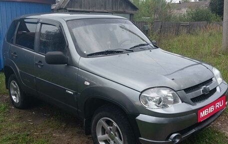 Chevrolet Niva I рестайлинг, 2011 год, 410 000 рублей, 3 фотография