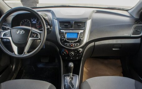 Hyundai Solaris II рестайлинг, 2011 год, 700 000 рублей, 4 фотография