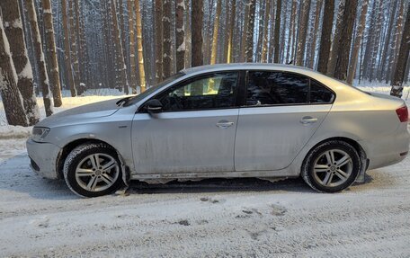 Volkswagen Jetta VI, 2013 год, 1 142 000 рублей, 2 фотография