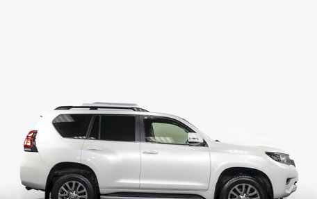 Toyota Land Cruiser Prado 150 рестайлинг 2, 2019 год, 3 878 000 рублей, 4 фотография