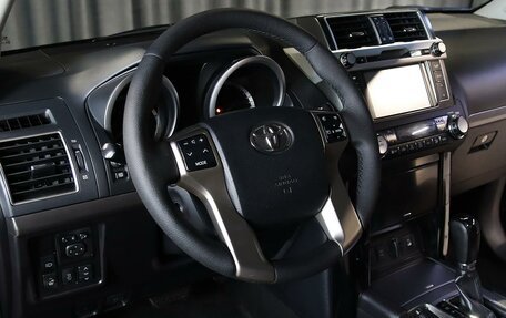 Toyota Land Cruiser Prado 150 рестайлинг 2, 2016 год, 3 299 000 рублей, 12 фотография