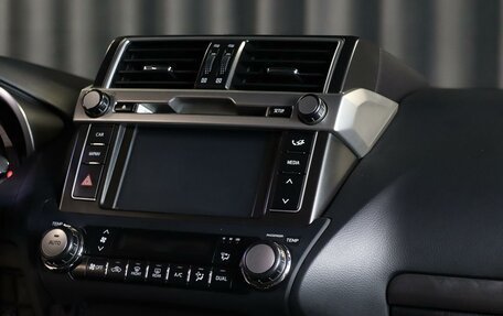 Toyota Land Cruiser Prado 150 рестайлинг 2, 2016 год, 3 299 000 рублей, 14 фотография