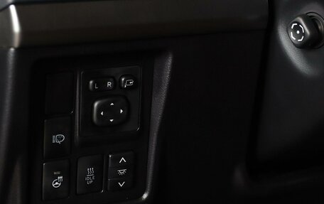 Toyota Land Cruiser Prado 150 рестайлинг 2, 2016 год, 3 299 000 рублей, 11 фотография