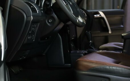 Toyota Land Cruiser Prado 150 рестайлинг 2, 2016 год, 3 299 000 рублей, 9 фотография