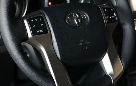 Toyota Land Cruiser Prado 150 рестайлинг 2, 2016 год, 3 299 000 рублей, 13 фотография