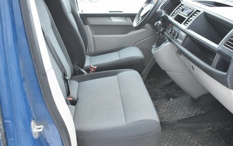 Volkswagen Transporter T6 рестайлинг, 2016 год, 1 190 000 рублей, 10 фотография