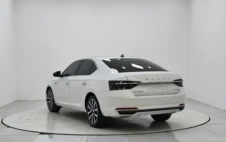 Skoda Superb III рестайлинг, 2022 год, 2 240 000 рублей, 4 фотография