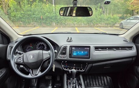 Honda Vezel, 2021 год, 1 800 000 рублей, 10 фотография