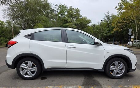 Honda Vezel, 2021 год, 1 800 000 рублей, 3 фотография