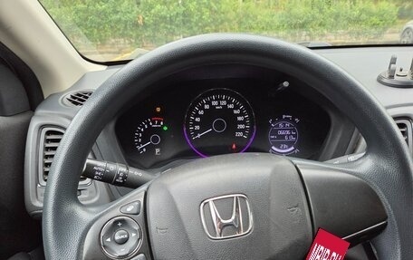 Honda Vezel, 2021 год, 1 800 000 рублей, 11 фотография