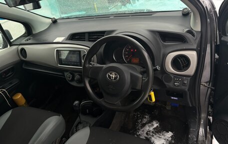 Toyota Vitz, 2013 год, 815 000 рублей, 8 фотография