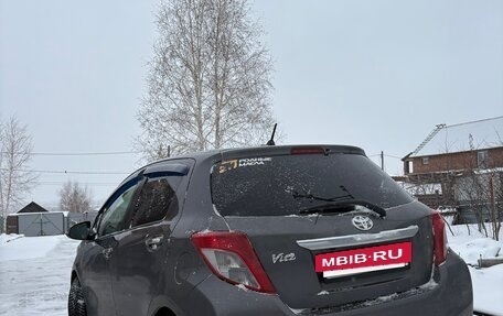 Toyota Vitz, 2013 год, 815 000 рублей, 3 фотография