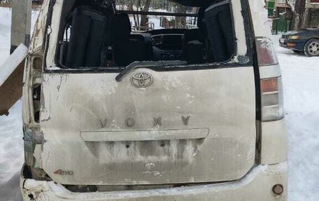 Toyota Voxy II, 2003 год, 300 000 рублей, 1 фотография