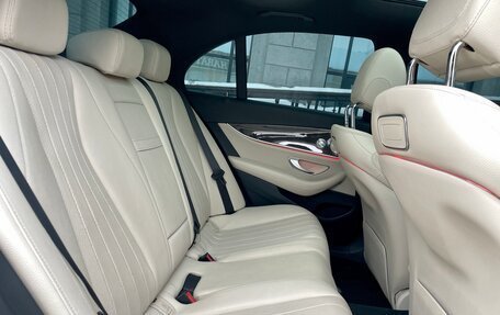 Mercedes-Benz E-Класс, 2019 год, 3 500 000 рублей, 15 фотография