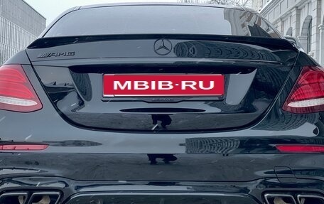 Mercedes-Benz E-Класс, 2019 год, 3 500 000 рублей, 26 фотография