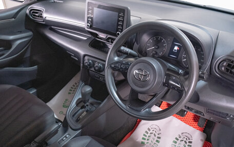 Toyota Yaris, 2021 год, 1 319 000 рублей, 6 фотография