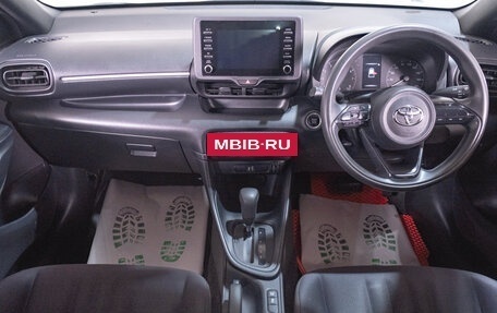 Toyota Yaris, 2021 год, 1 319 000 рублей, 8 фотография