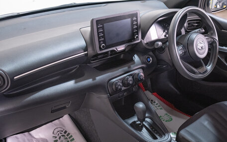 Toyota Yaris, 2021 год, 1 319 000 рублей, 17 фотография