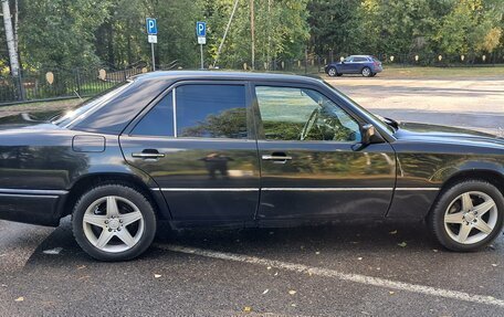 Mercedes-Benz E-Класс, 1993 год, 530 000 рублей, 2 фотография