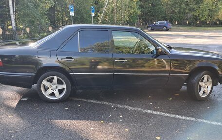 Mercedes-Benz E-Класс, 1993 год, 530 000 рублей, 3 фотография