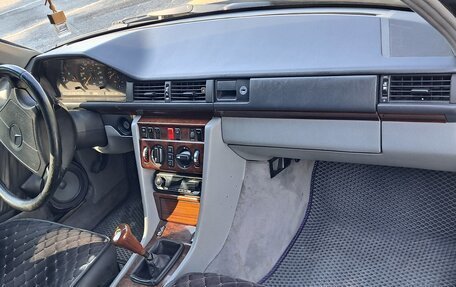 Mercedes-Benz E-Класс, 1993 год, 530 000 рублей, 11 фотография