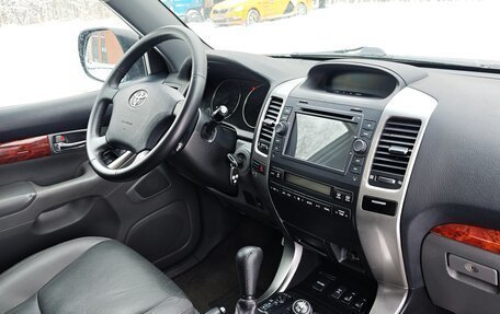 Toyota Land Cruiser Prado 120 рестайлинг, 2004 год, 2 500 000 рублей, 22 фотография