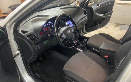 Hyundai Solaris II рестайлинг, 2012 год, 749 999 рублей, 16 фотография