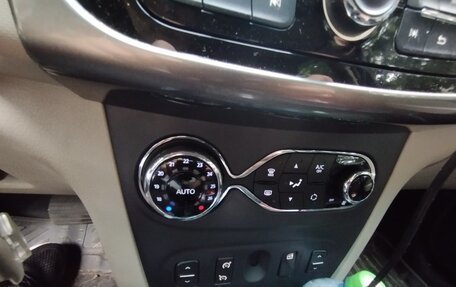 Renault Logan II, 2015 год, 625 000 рублей, 5 фотография