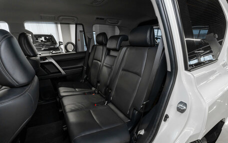 Toyota Land Cruiser Prado 150 рестайлинг 2, 2021 год, 6 080 000 рублей, 12 фотография