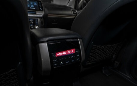 Toyota Land Cruiser Prado 150 рестайлинг 2, 2021 год, 6 080 000 рублей, 13 фотография