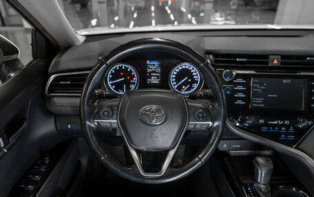 Toyota Camry, 2019 год, 2 600 000 рублей, 10 фотография