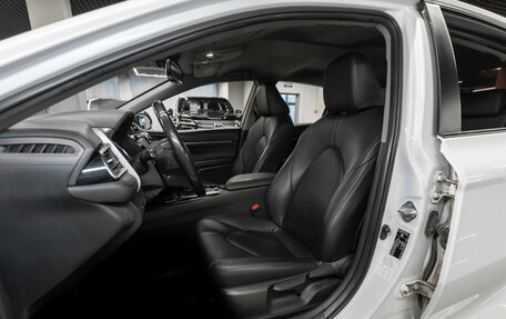 Toyota Camry, 2019 год, 2 600 000 рублей, 9 фотография