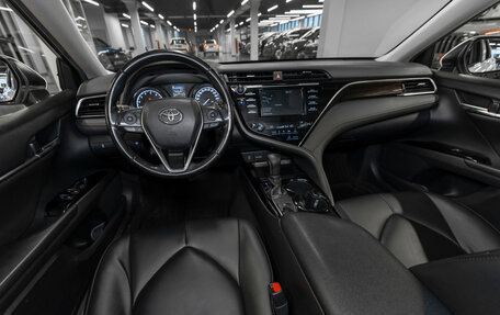 Toyota Camry, 2019 год, 2 600 000 рублей, 7 фотография