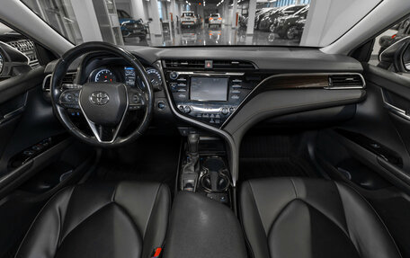 Toyota Camry, 2019 год, 2 600 000 рублей, 8 фотография